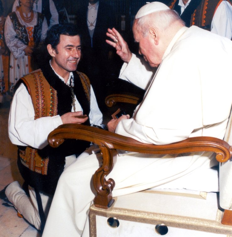 Audiencja prywatna. Papiez Jan Pawel II udziela blogoslawienstwa dr B.Orawcowi 